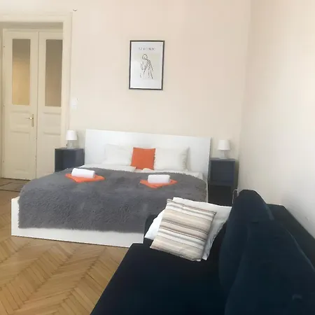 דירה Chic Central